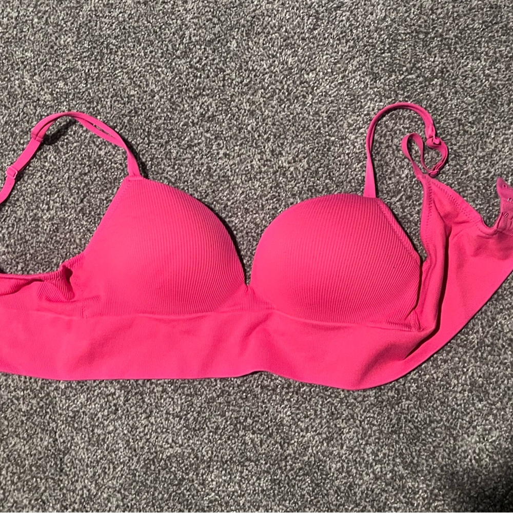 NWOT No Boundaries Vibrant Pink Bra